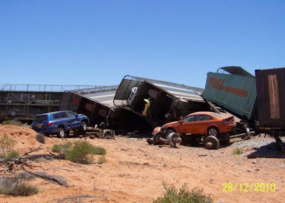 Derailment of a Car Carrier Seen On lolpicturegallery.blogspot.com