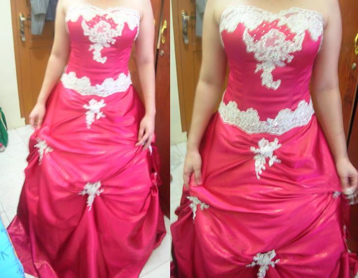 Desainer: Gaun Pengantin Merah Mekar dengan aksen cubitan.