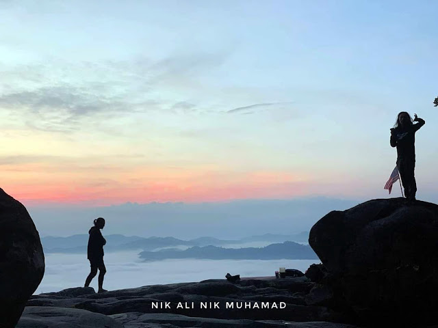 gunung stong