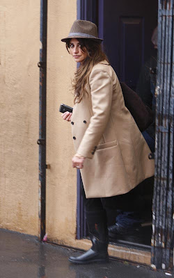 Penelope Cruz out Holiday Shopping