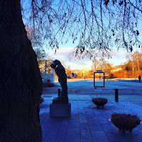 Skulptur des norwegischen Künstlers Munch an einem Wintertag