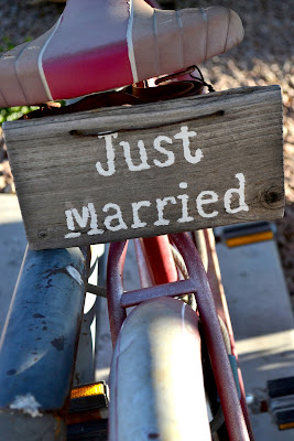 Bicicleta con el cartel de "just married"
