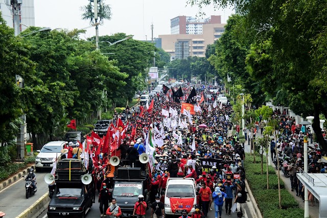 FOTO : Aksi Cabut Omnibus Law UU Cipta Kerja di Jakarta