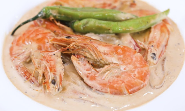 How to Make Guinataang Sugpo or Prawns in Coconut Milk