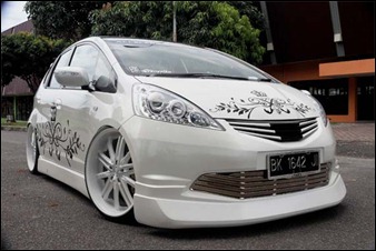 Modification New Honda Jazz RS 2008 white luxurious Modification New Honda Jazz RS 2008 white luxurious