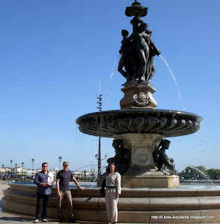 The statue Les trois grâces in front of Place de la Bourse in Bordeaux