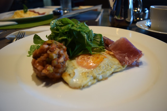 Maduzi hotel bangkok breakfast