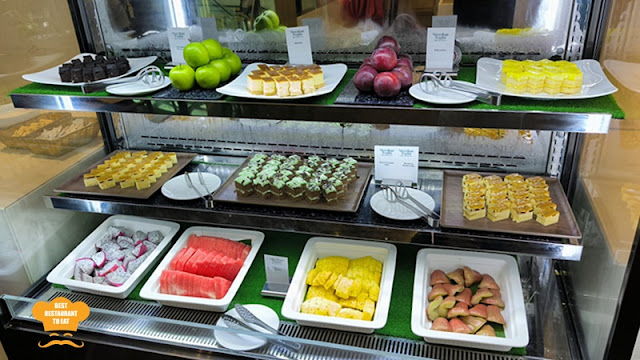 Desserts, Cakes and Fresh Fruits