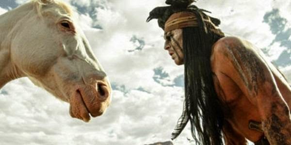 Johnny Depp terkait di atas kuda di Film The Lone Ranger