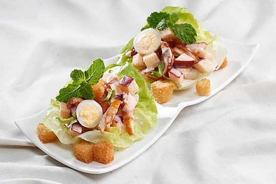 Salad thịt gà trộn táo đỏ