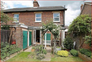 Character property in Hare Lane, Farncombe