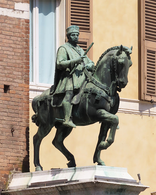 Monument to Niccolò III d'Este by Niccolò Baroncelli and Antonio di Cristoforo (1927 replica by Giacomo Zilocchi), Palazzo Municipale (Town Hall), Piazza della Cattedrale, Ferrara