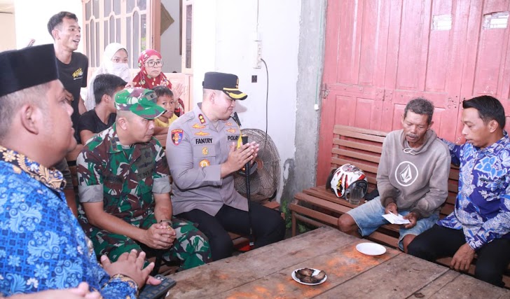 Kapolres Fantry, Prihatin Dan Janji Akan Usut Penyebab Terjadinya Kebakaran