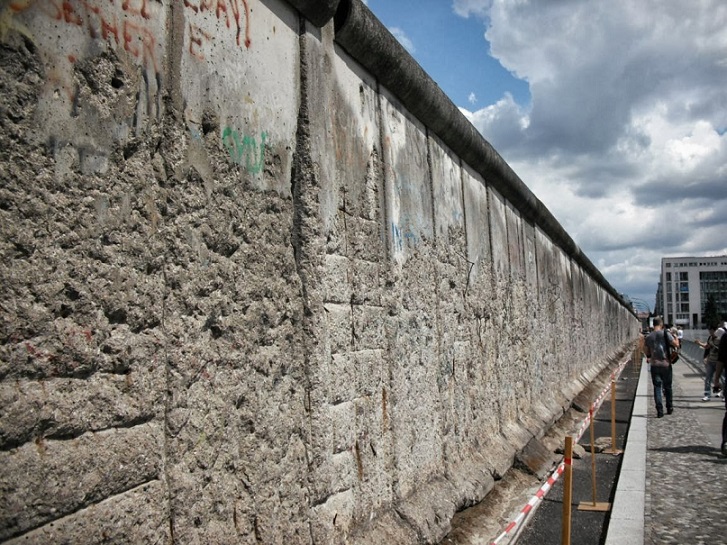 Kapan Berdirinya Tembok Berlin? Belajar Sampai Mati, belajarsampaimati.com, hoeda manis