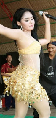 Foto Hot sexy penyanyi biduan dangdut Mela Barbie - anehunique.blogspot.com