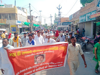  गांव रतनपुरा में दलित नौजवान की मौत मामले में ग्रामीणों ने शहर में पैदल मार्च करते हुए किया उपखंड कार्यालय का घेराव