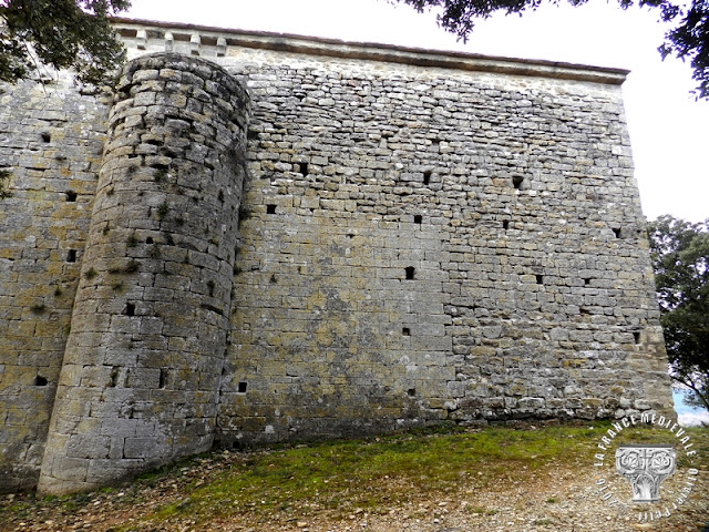 BOLLENE (84) - Chapelle romane de Bauzon