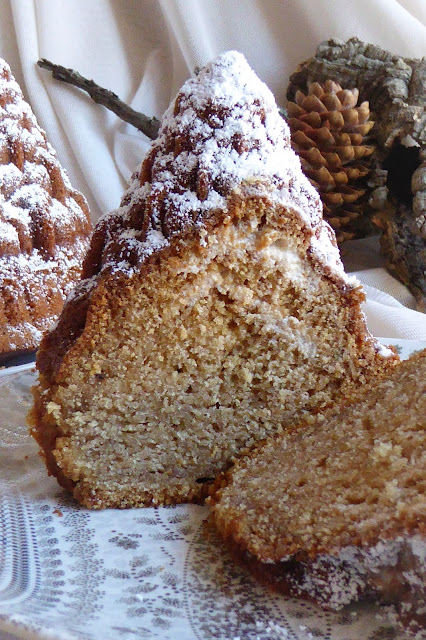 http://alf-lachefa.blogspot.com/2016/12/bundt-cake-de-manzana-especias-y-mazapan.html