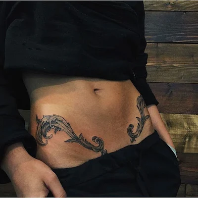 tatuaje en el abdomen para mujeres