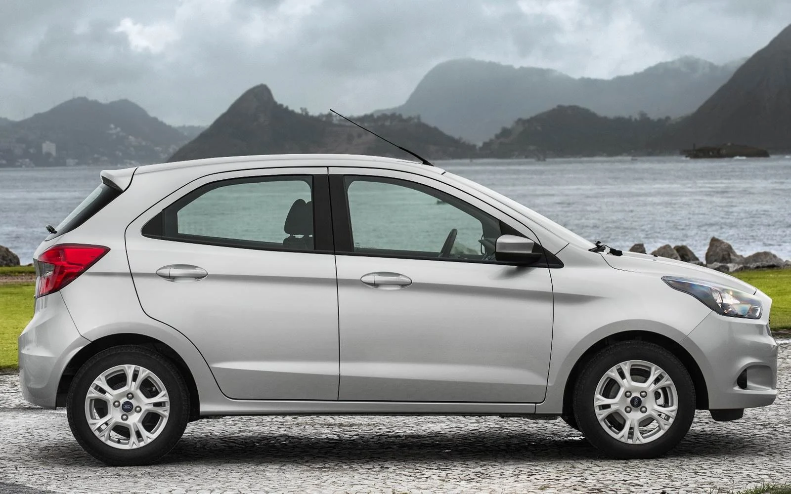 Novo Ford KA 2015