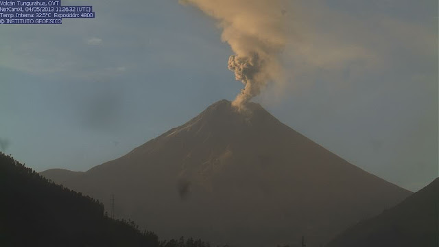 image du panache de cendres du volcan Tungurahua