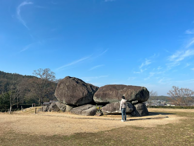 石舞台古墳と女