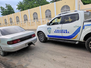 Policìas retienen en Pedernales un vehículo robado hace más de 9 años en Santo Domingo