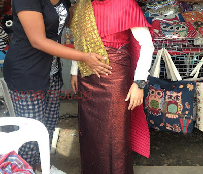 sewa baju tradisional di wat arun bangkok