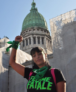 Camila en plena lucha