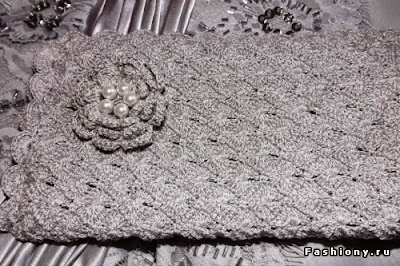 gray clutch crochet 