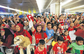 CHEERING FANS