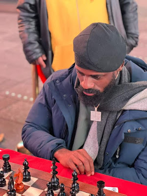 Guinness World Record: Davido Adorns Chess Master, Tunde Onakoya With 30BG Chain