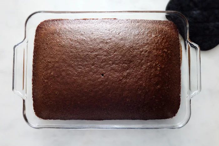 baked quick chocolate cake