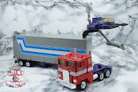 Transformers Missing Link C-01 Convoy 18