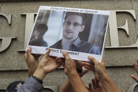 Parlamentares do Brasil querem conversar com Snowden sobre casos de espionagem americana