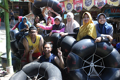 Permainan-river-tubing.jpg