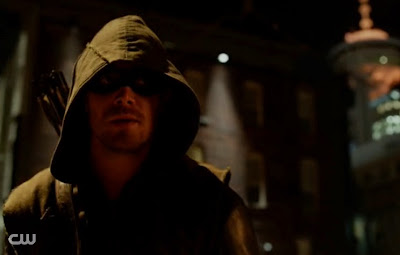 Oliver hooded vigilante darkness green costume Arrow Vs Flash