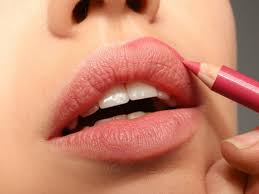 Ini NIH! 5 Cara Memilih Warna Lipstik yang Tepat guna Bibir Hitam