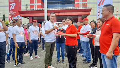 DANLANUDAL MANADO IKUTI PENYERAHAN 10.000 BENDERA MERAH PUTIH DALAM OLAHRAGA BERSAMA PEMKAB MINUT