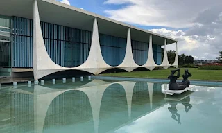 Palácio da Alvorada de Oscar Niemeyer