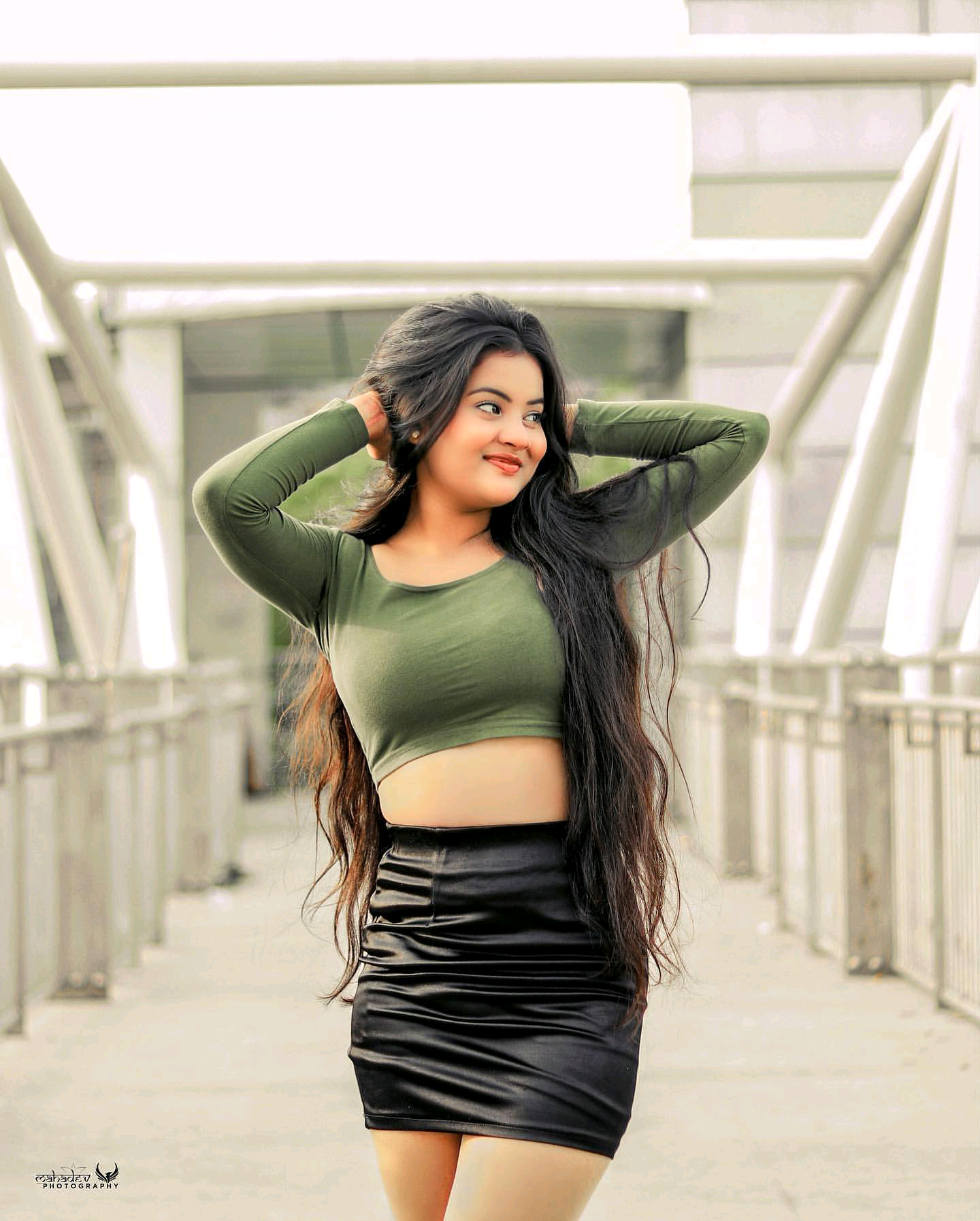 Gungun Gupta Hot and Gorgeous looks, Gungun Gupta hot, Gungun Gupta sexy, Gungun Gupta sexy Big Butt, Gungun Gupta hot boobs and Cleavage show, Gungun Gupta lovely smile, Gungun Gupta sexy nevel show in Saree