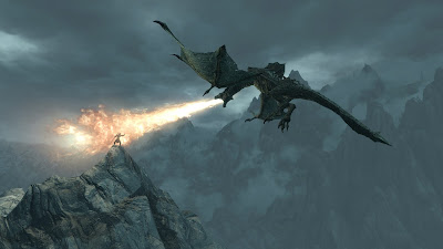 Dragón mítico echando fuego por la boca en las montañas