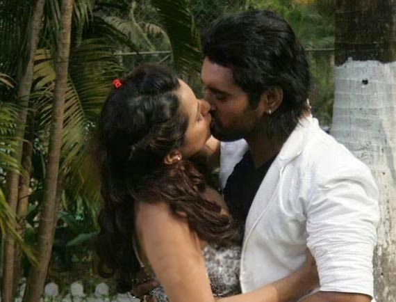 Rakhi Tripathi Kissing with Yash Kumar Mishra