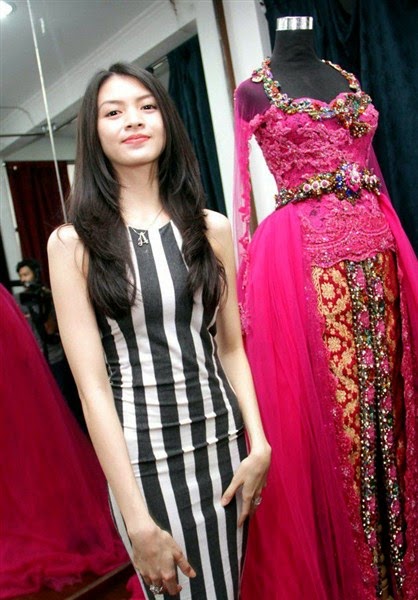 Contoh Baju Pengantin Pernikahan Artis yang Elegan dan 