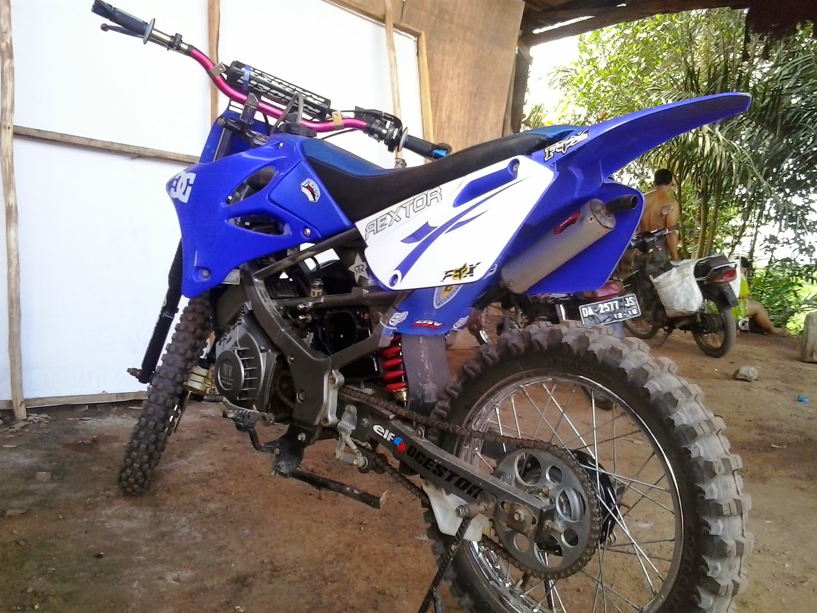 Download Koleksi Modifikasi Motor Trail Satria 2t Terkeren Velgy