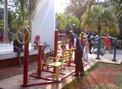  santai Tempat Wisata Gratis di Jakarta Taman Jogging Kelapa Gading
