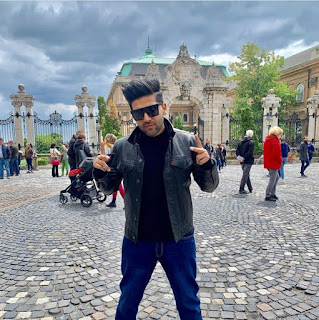 Guru randhawa photos aap yaha se download Kar sakte hai. guru randhawa images for all fans.