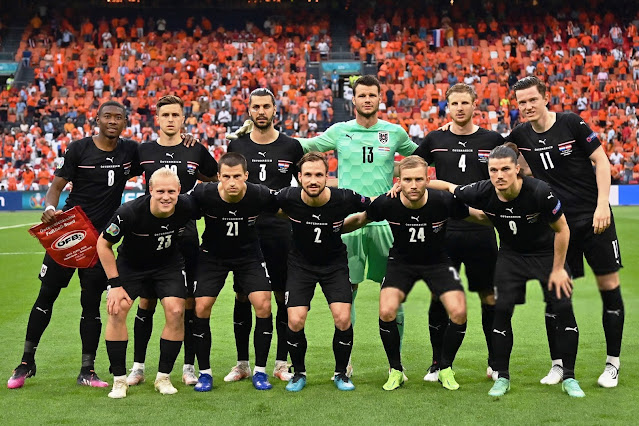 SELECCIÓN DE AUSTRIA. Temporada 2020-21. David Alaba, Christoph Baumgartner, Aleksandar Dragović, Daniel Bachmann, Martin Hinteregger, Michael Gregoritsch. Xaver Schlager, Stefan Lainer, Andreas Ulmer, Konrad Laimer, Marcel Sabitzer. SELECCIÓN DE PAÍSES BAJOS 2 SELECCIÓN DE AUSTRIA 0. 17/06/2021. XVI edición de la Eurocopa 2020, fase de grupos, Grupo C, 2ª jornada. Ámsterdam, Países Bajos, Johan Cruyff Arena. GOLES: 1-0: 10’, Memphis Depay, de penalti. 2-0: 66’, Dumfries.