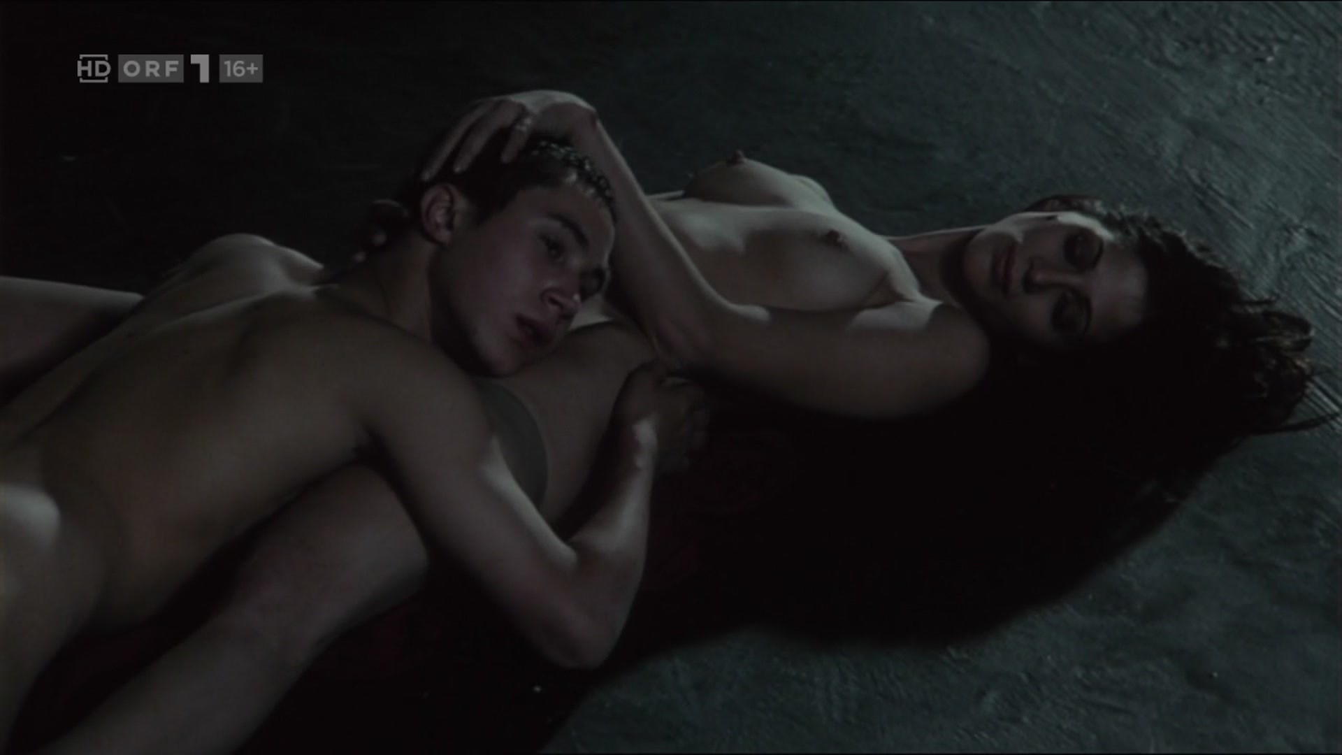 эротические фильмы про голых подростков фото 111