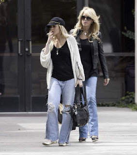 lindsay lohan and mom kiss